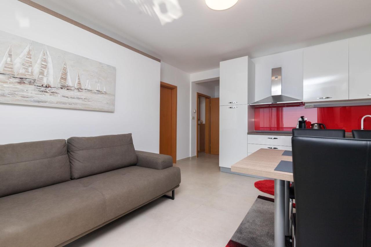 Apartments Villa Adore Ичичи Экстерьер фото