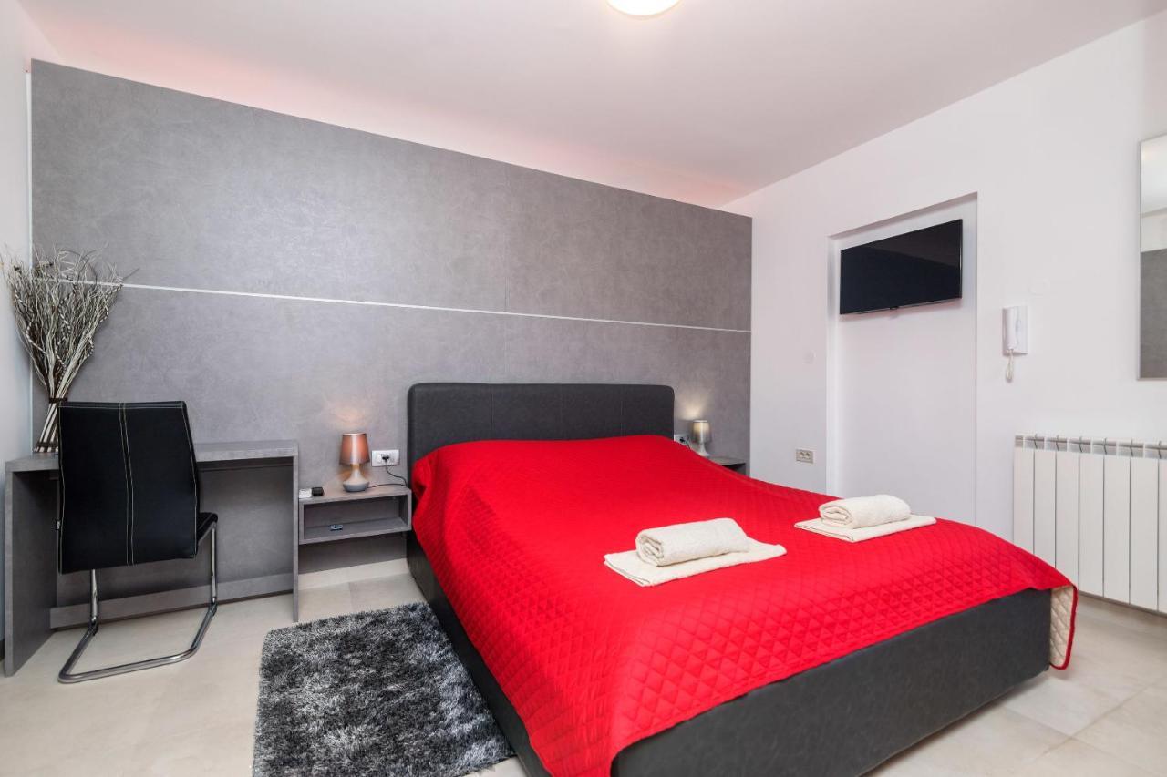 Apartments Villa Adore Ичичи Экстерьер фото
