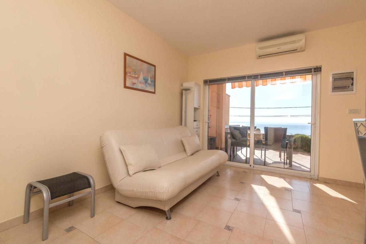 Apartments Villa Adore Ичичи Экстерьер фото