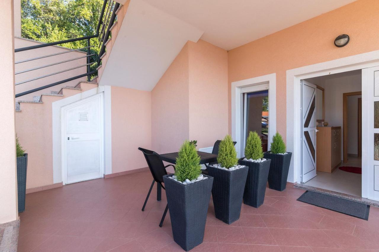 Apartments Villa Adore Ичичи Экстерьер фото