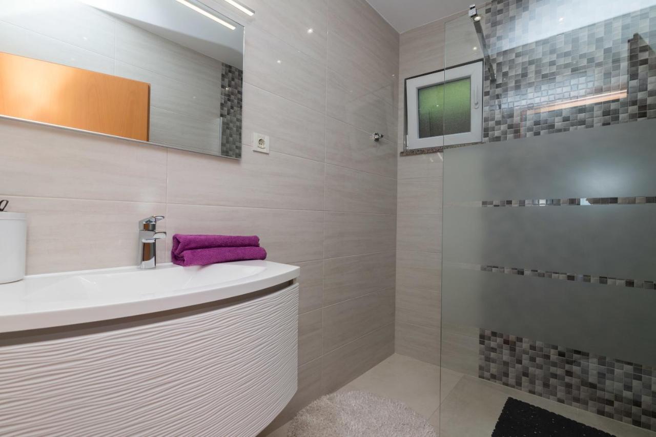 Apartments Villa Adore Ичичи Экстерьер фото