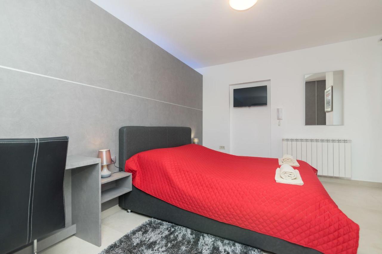 Apartments Villa Adore Ичичи Экстерьер фото